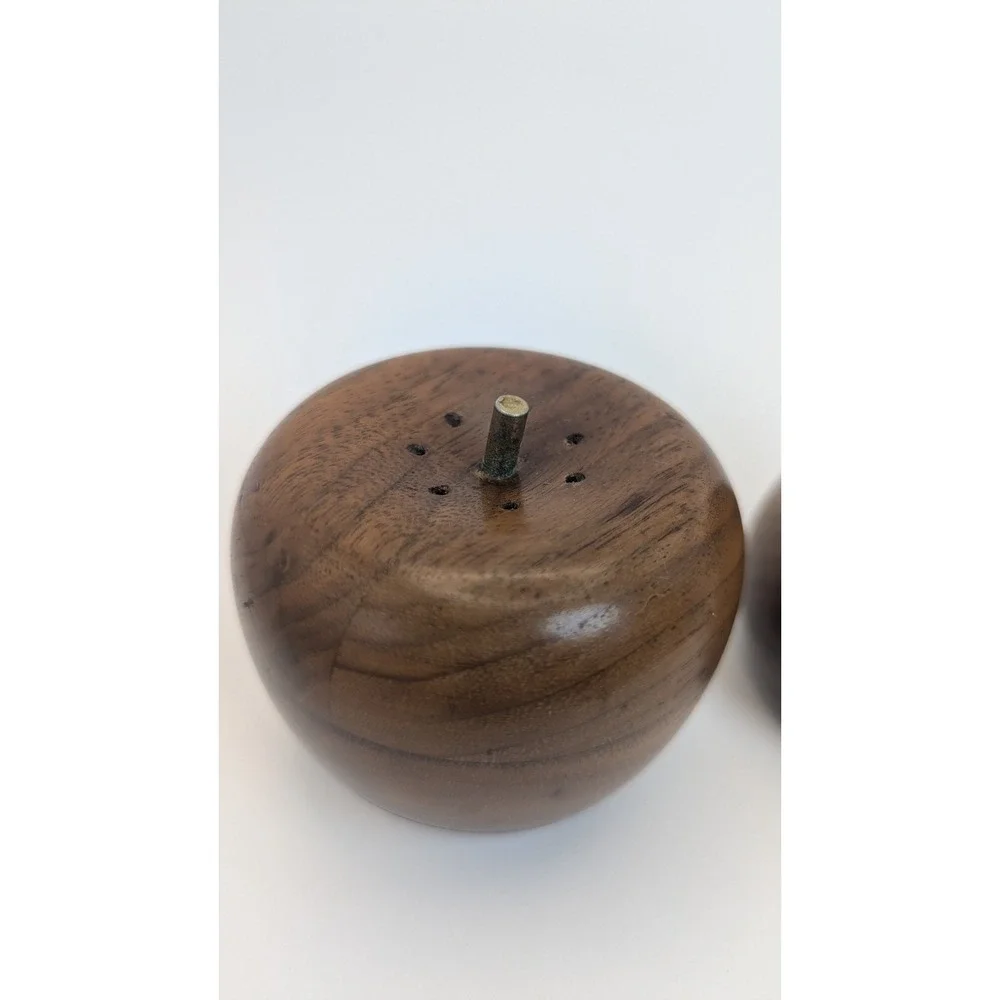 Vintage Wooden Apple Pear Salt Pepper Shakers Set Mid Century Modern Teacher‎